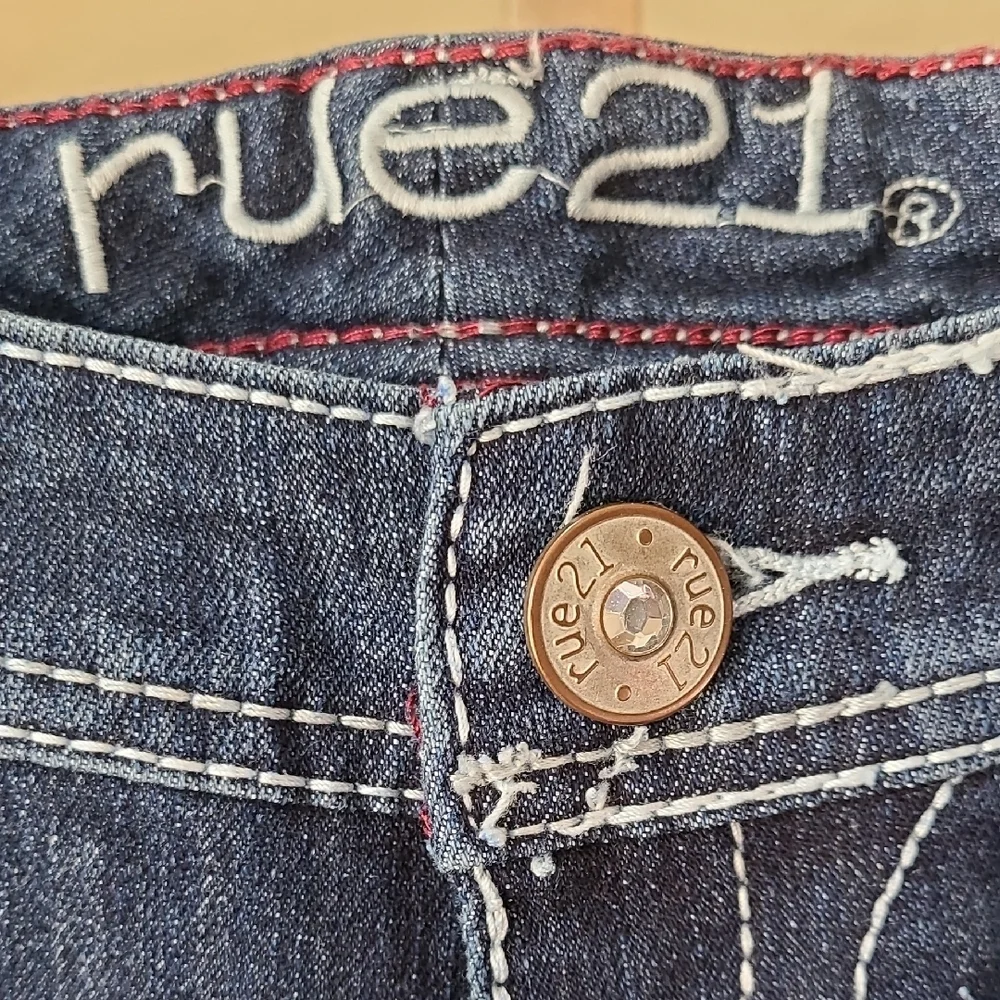 Rue21 Blue Bermuda Curvy Shorts Embroidered Distressed Cuffed Hem Sequin Sz 9/10